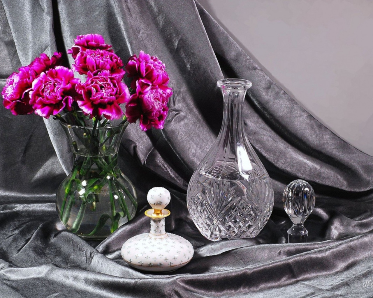 Букет цветов в стеклянной вазе