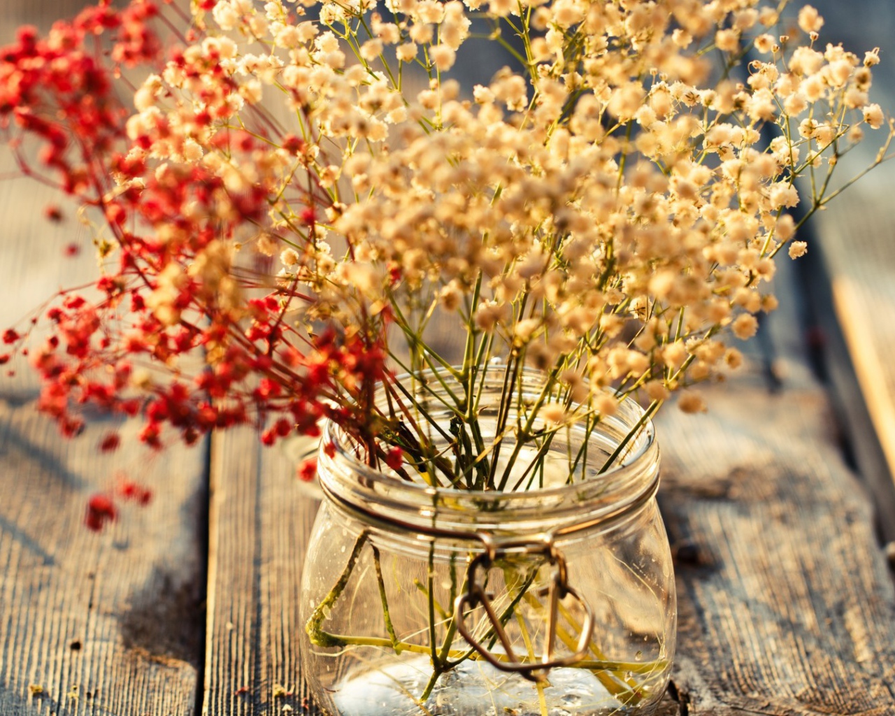 Композиция из сухих веток