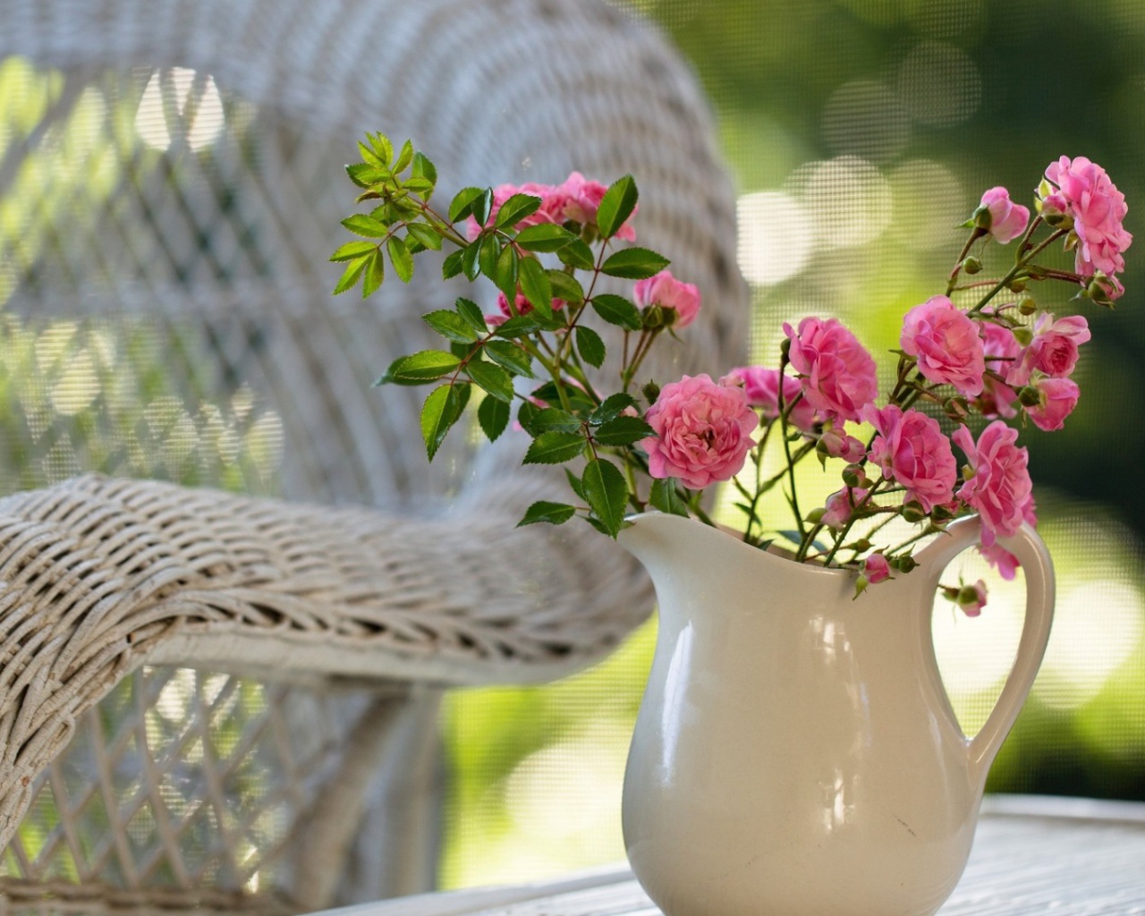 Цветы в кувшине