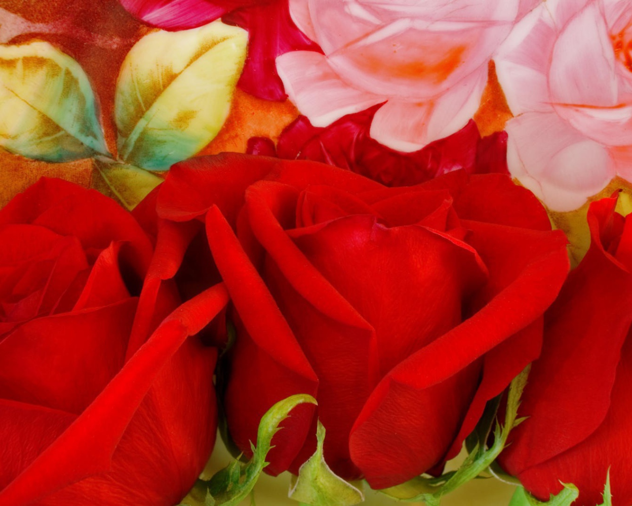 Три красных розы