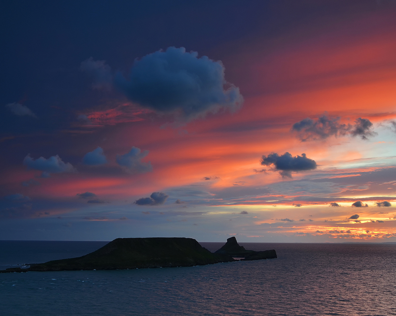 Одинокий остров в море