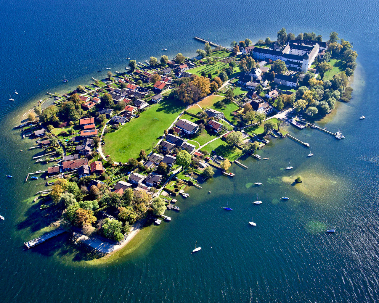 Деревня на острове