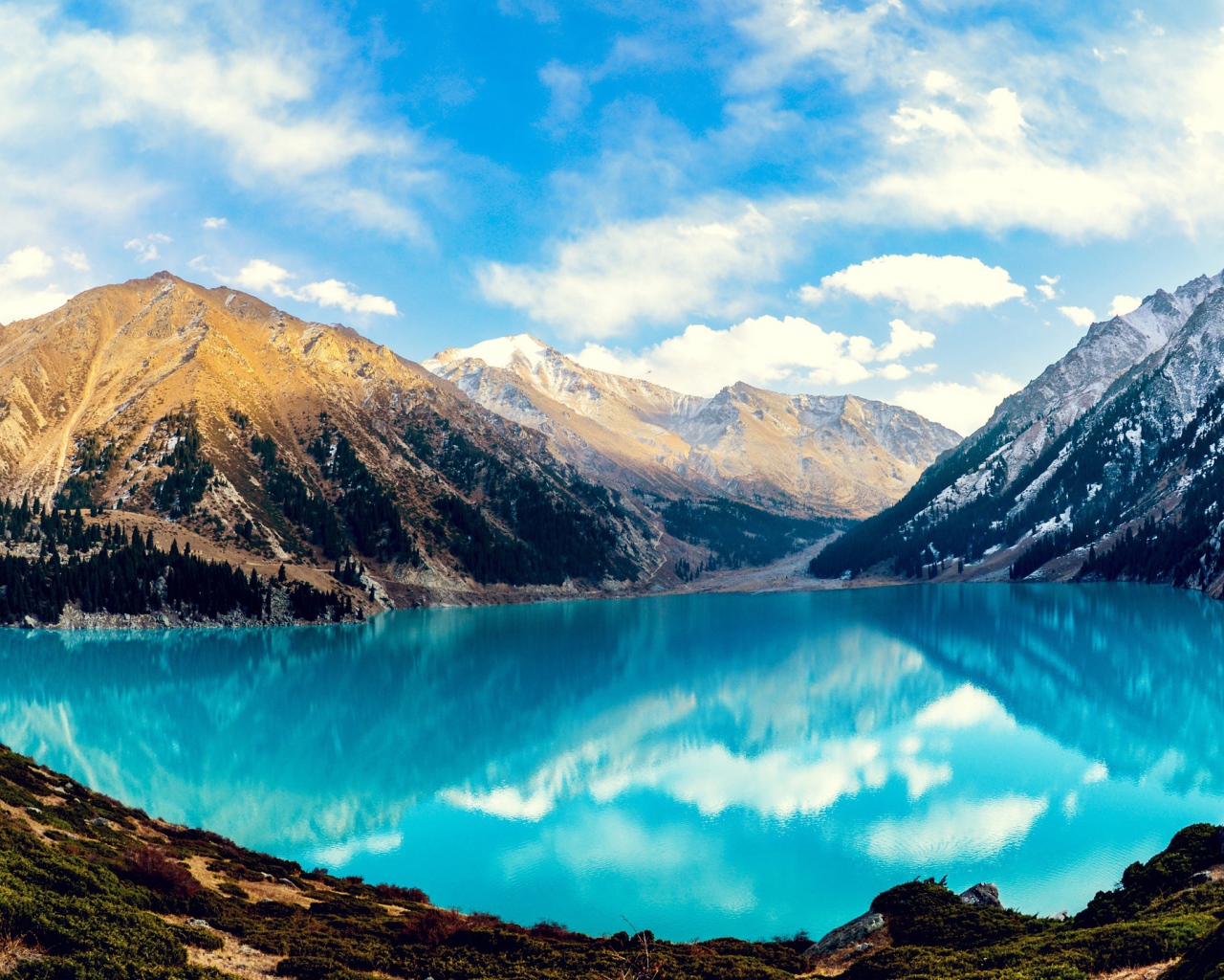 Большое горное озеро