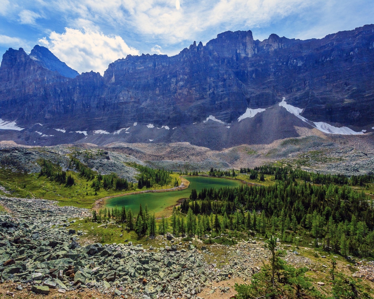 Суровый горный пейзаж