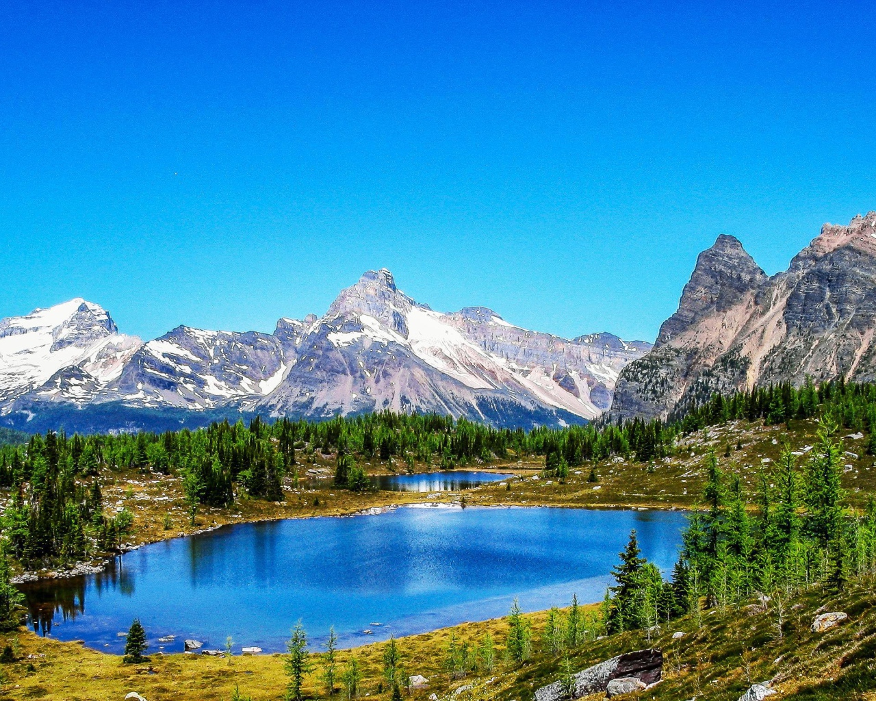 Озеро среди гор