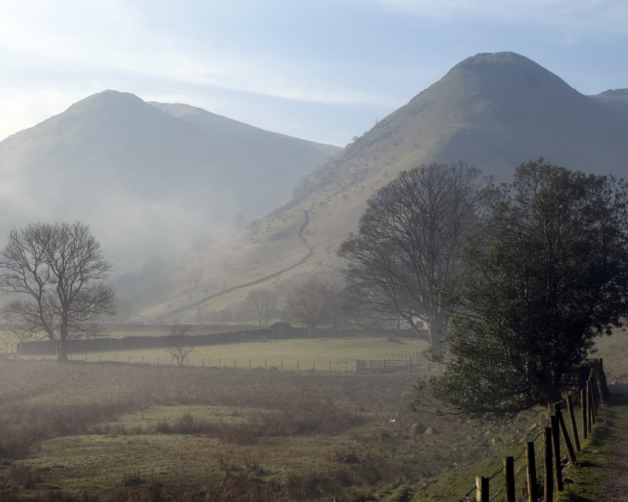 Горная долина в тумане