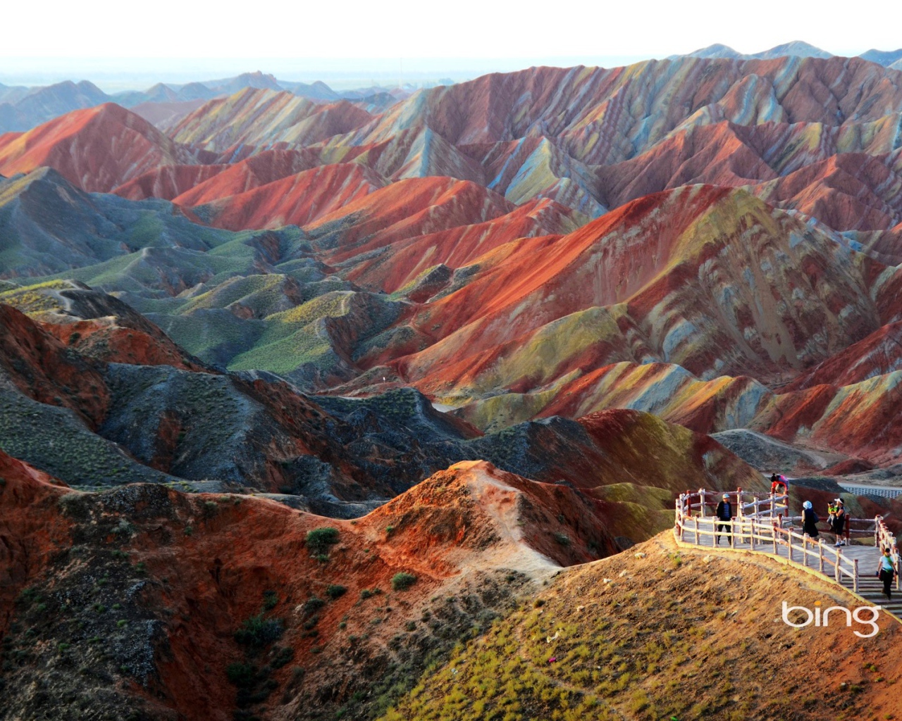 Разноцветные горы Китая