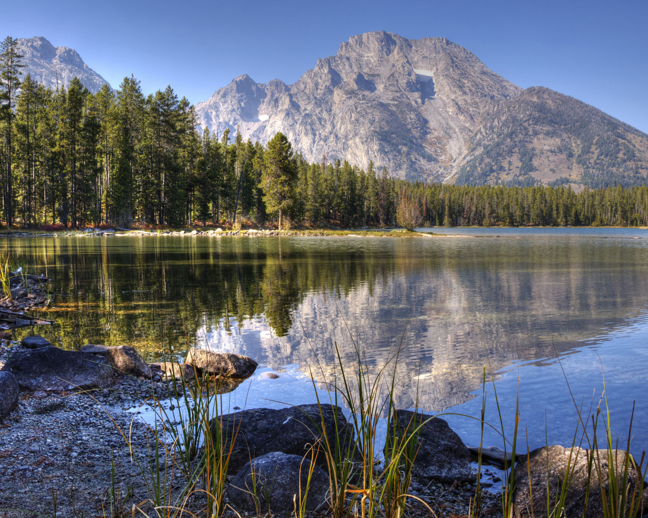 Отражение горы в озере