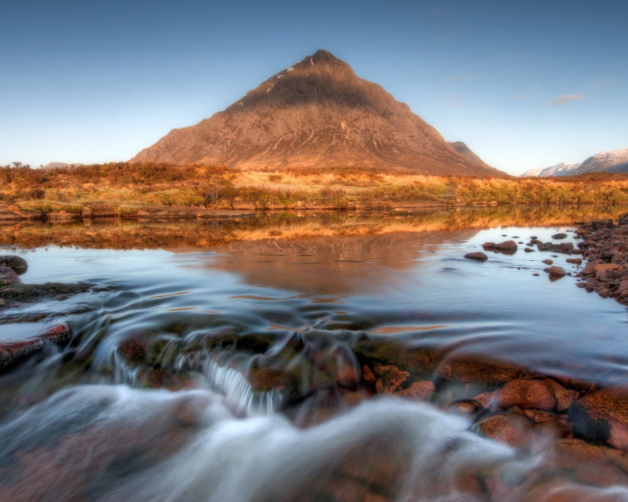 Река на горном плато