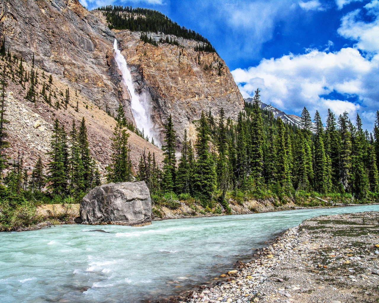Водопад на горе