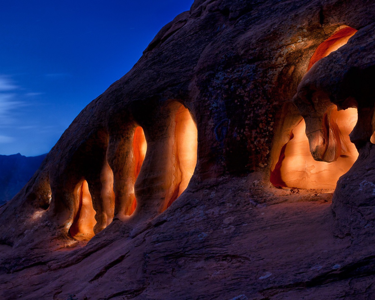 Свет в пещерах