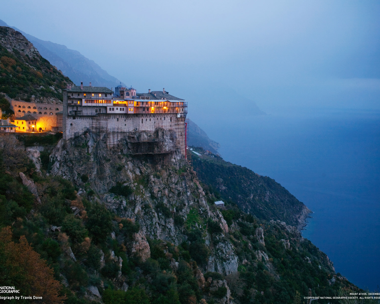 Дом на краю скалы