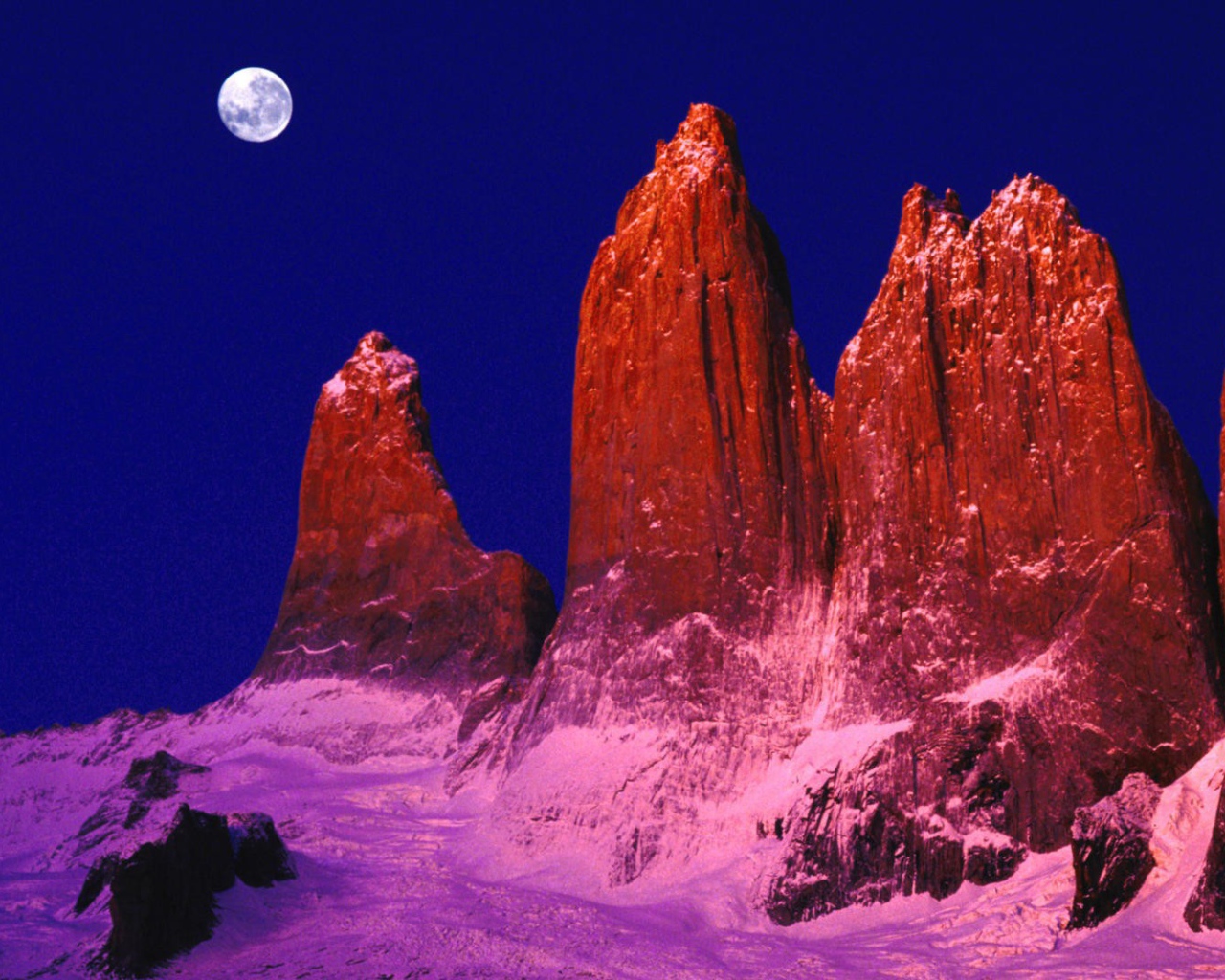 Луна над скалами