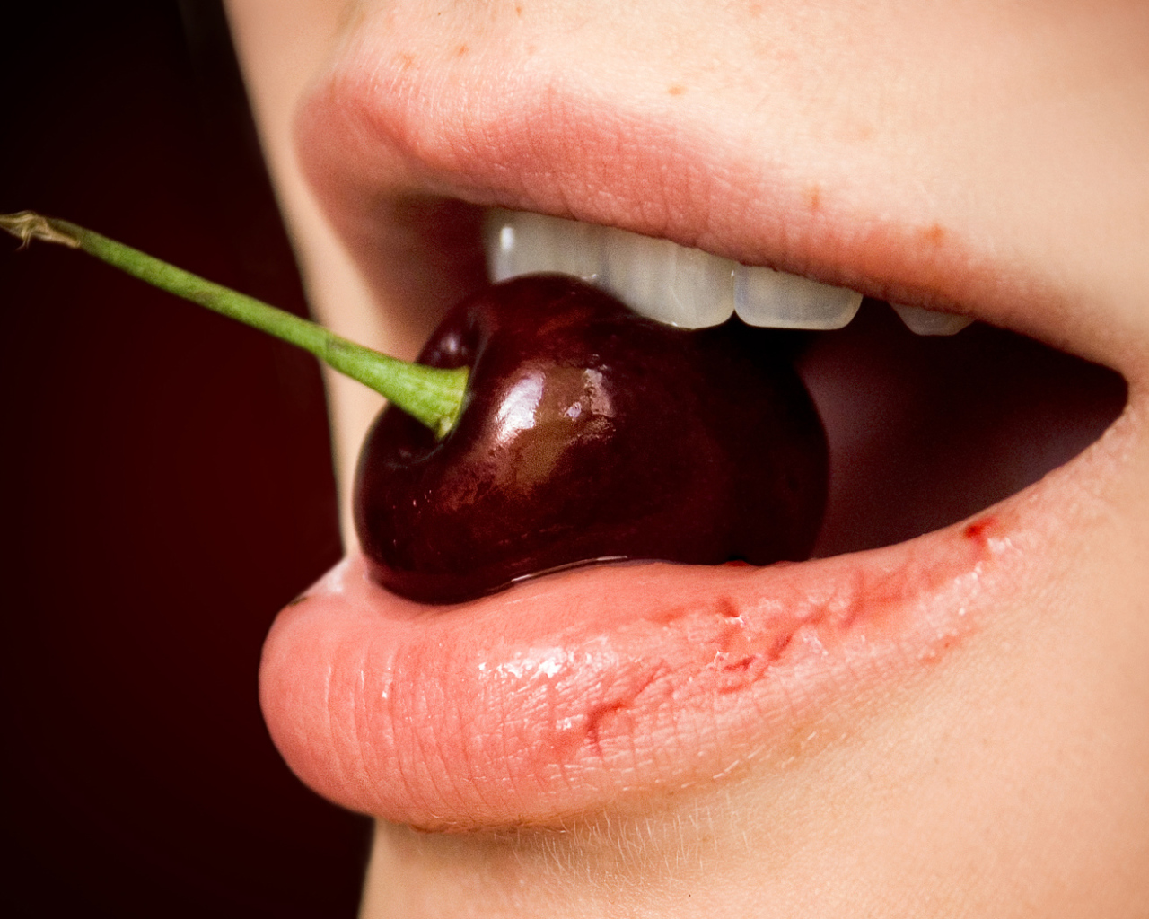 Вишня во рту