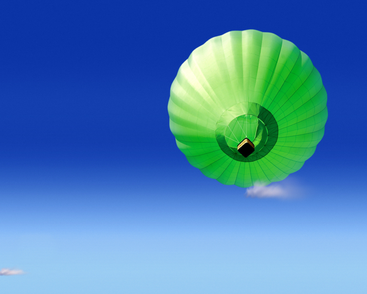 Воздушный шар в небе