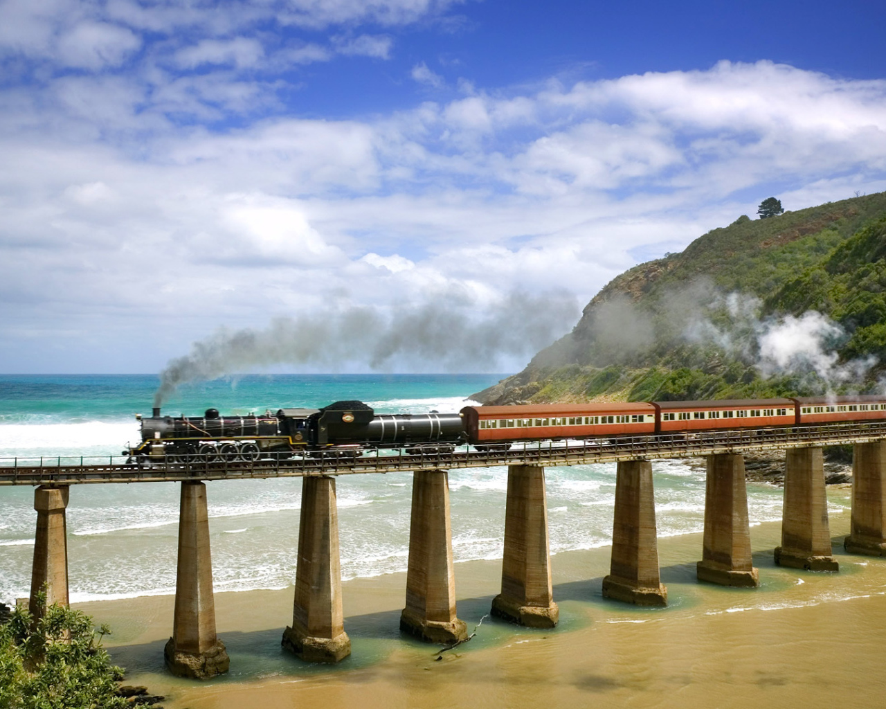 Железнодорожный мост у моря