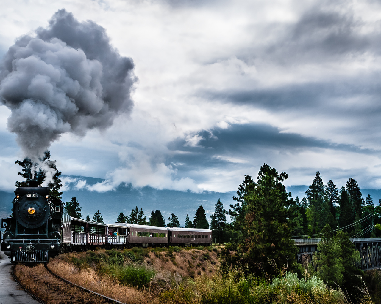	   Retro steam train in Canada