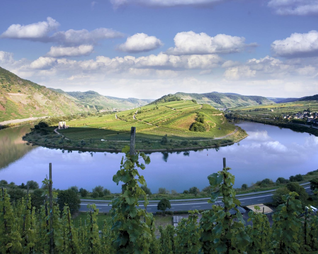 Очень красивое горное озеро