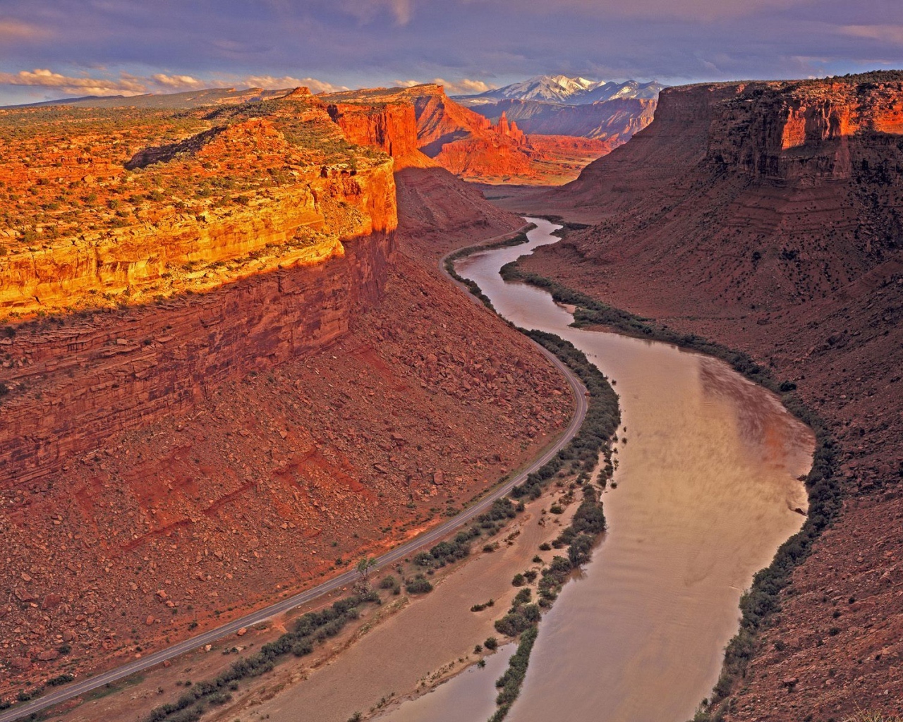 Река в каньоне