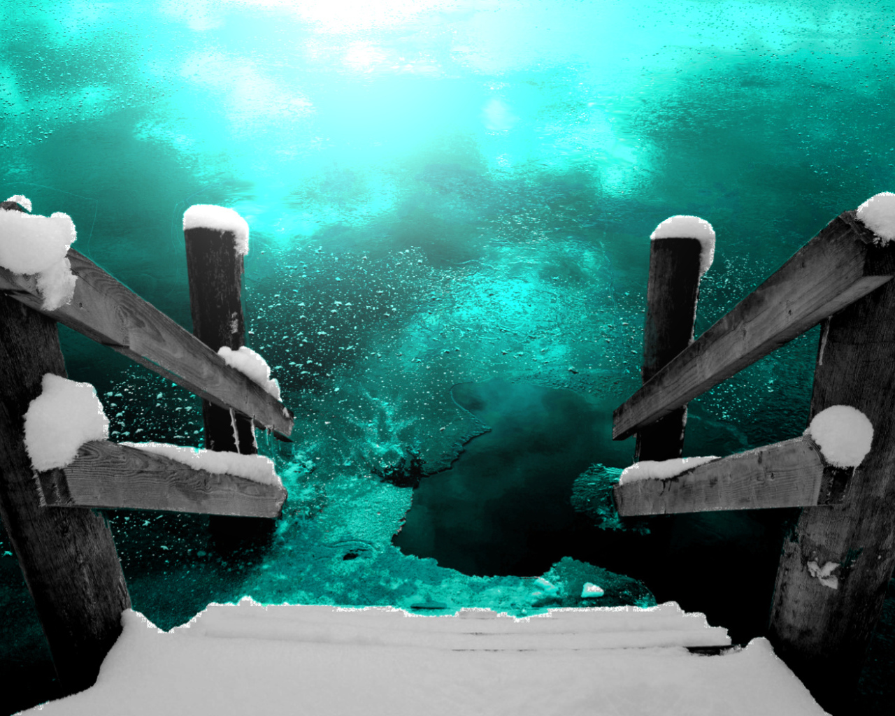 Лестница в ледяную воду