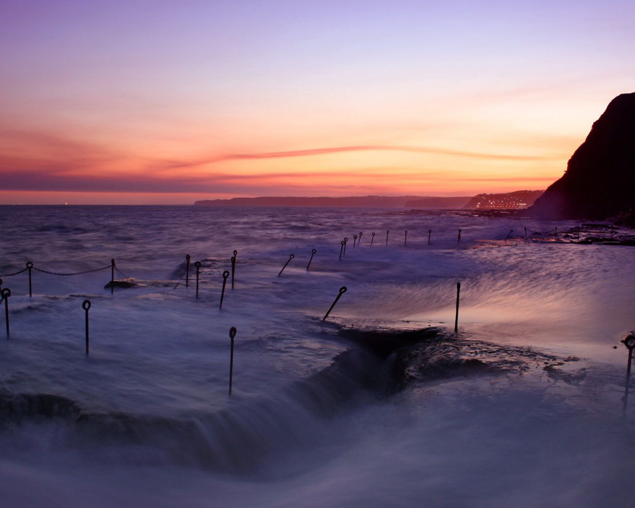 Берег во время шторма