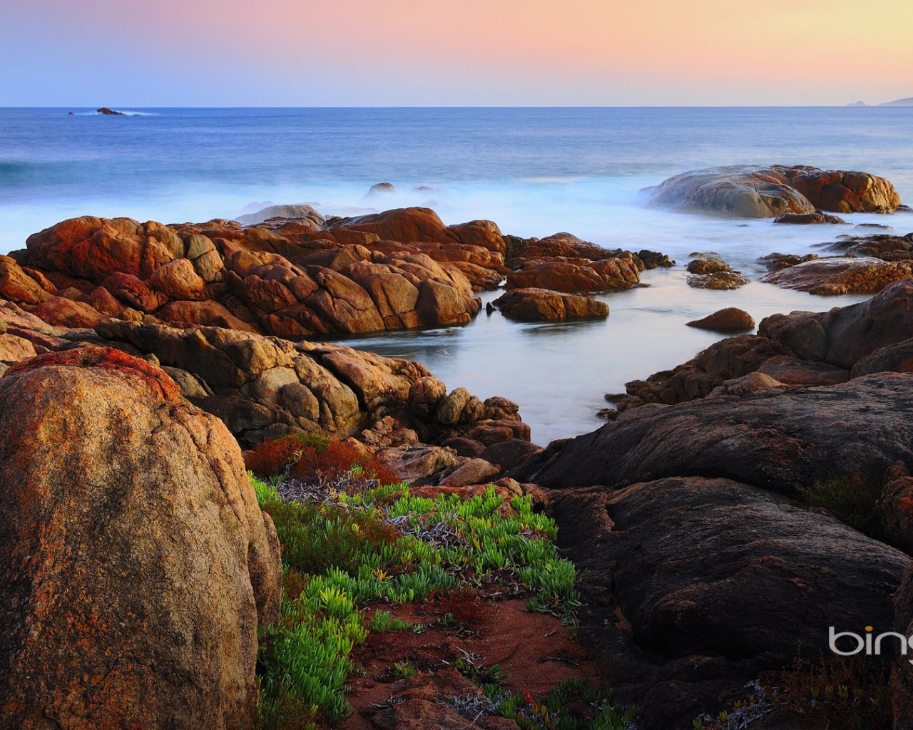Скалы на побережье