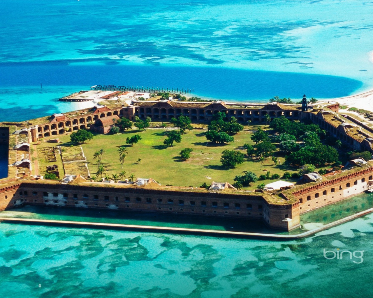 Старинная крепость на острове