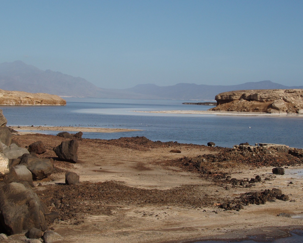 Каменистый берег моря