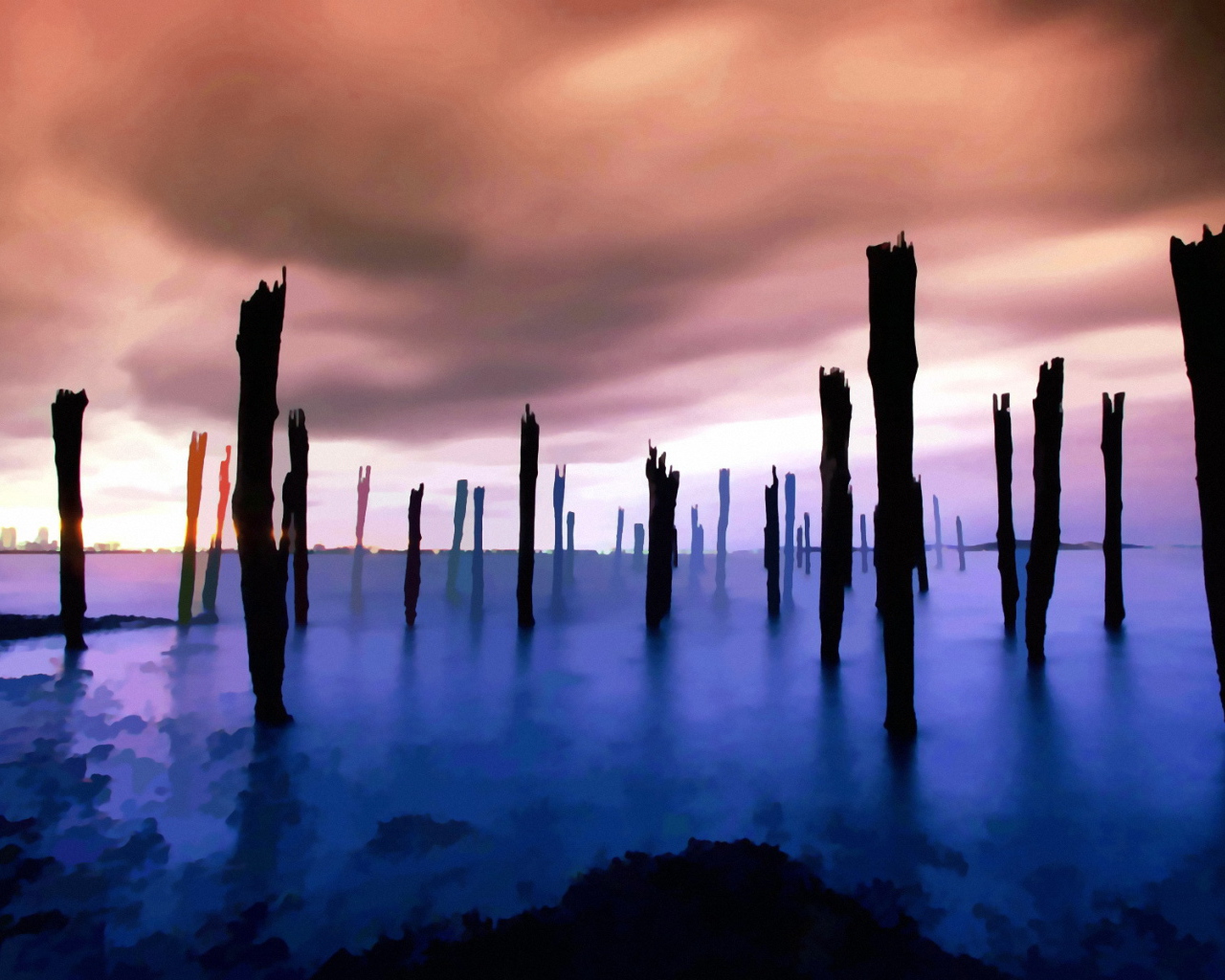 Деревянные сваи на море