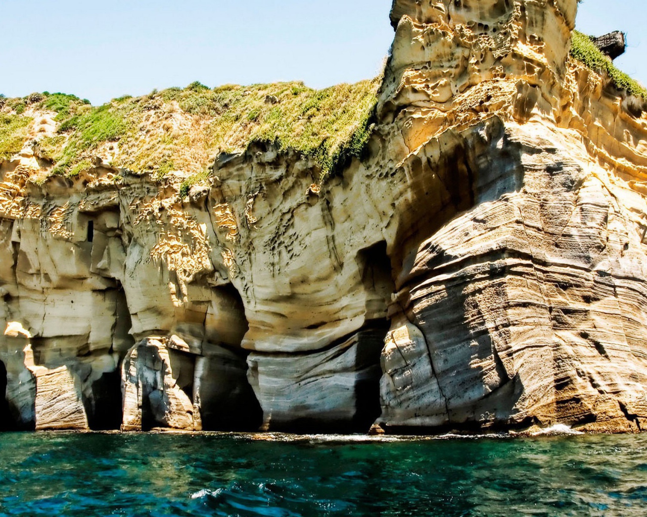 Пещеры промытые водой