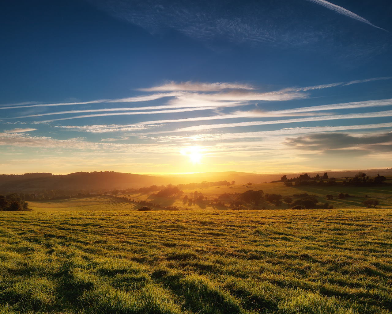 Ясное небо и красивый закат