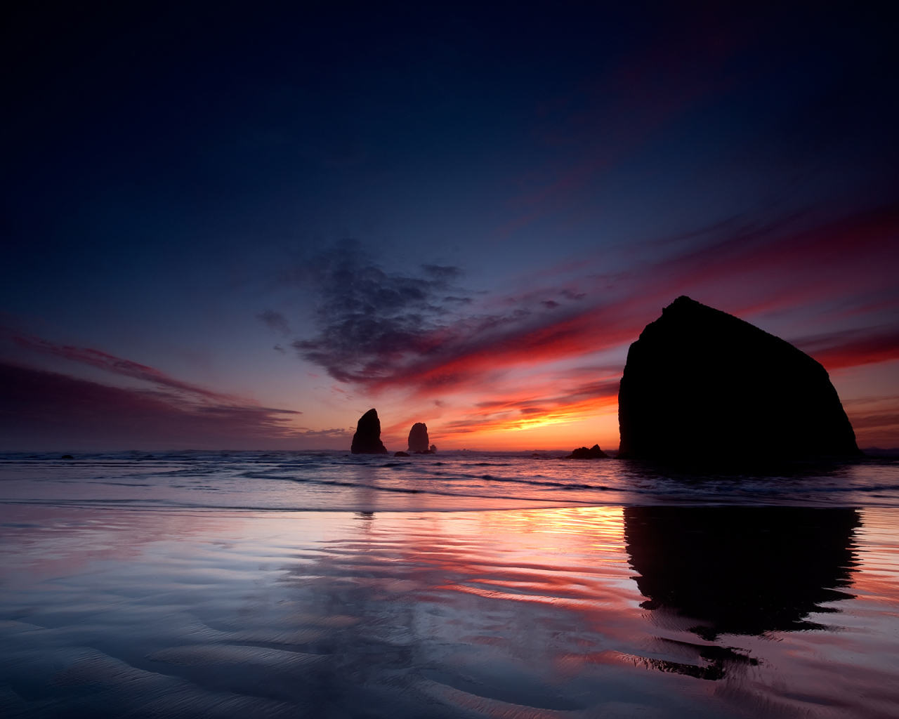 Закат за скалами