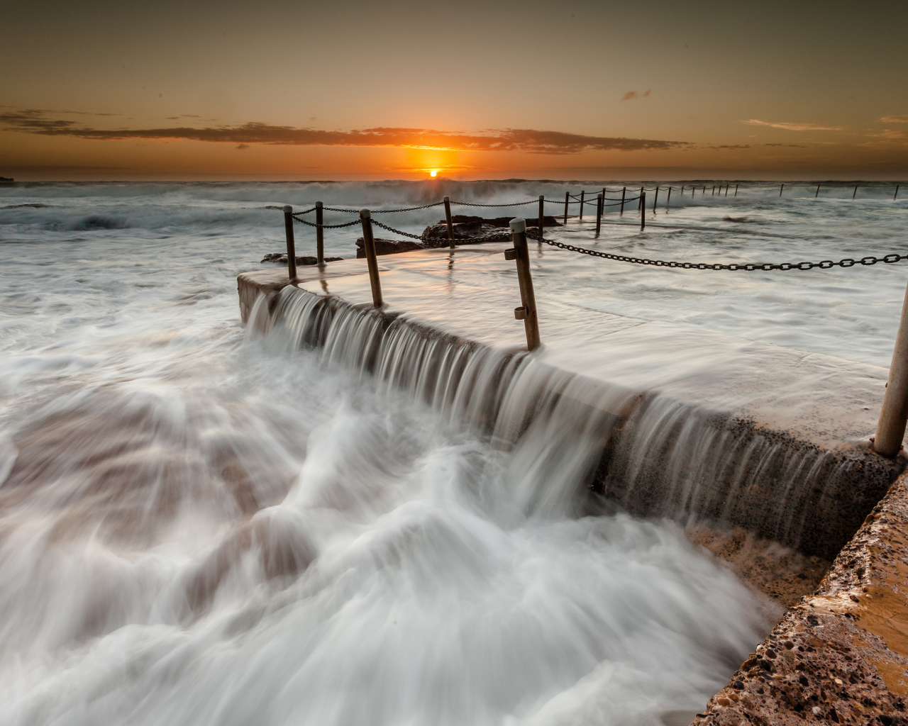 Закат на пирсе
