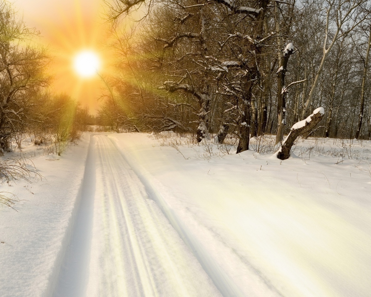 Закат на зимней дороге