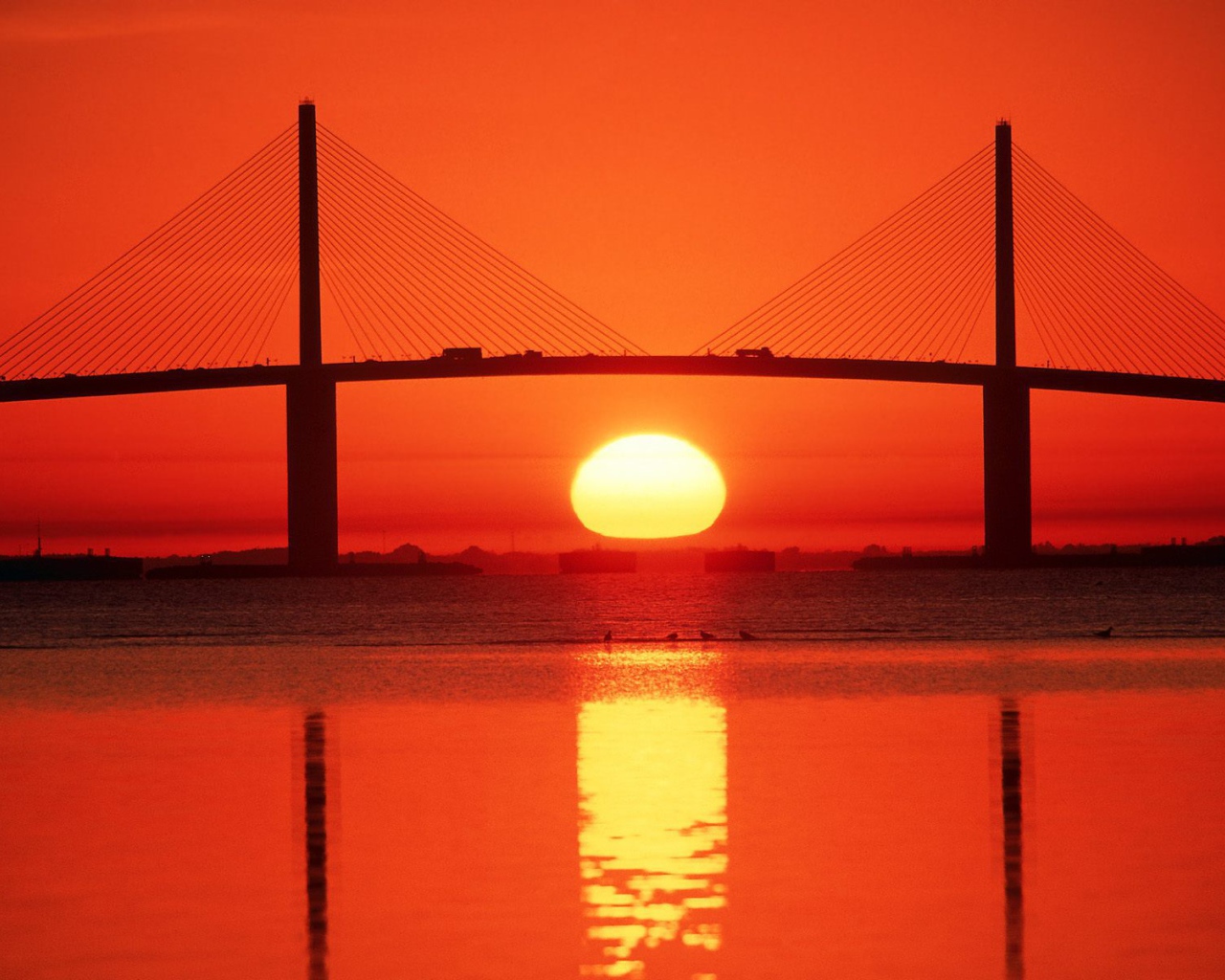Солнце под мостом