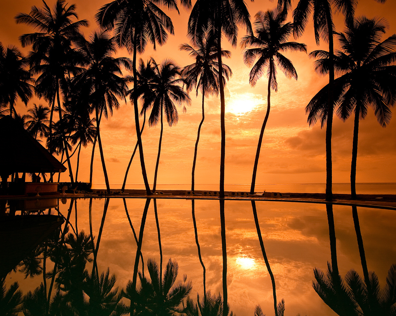 Закат у бунгало