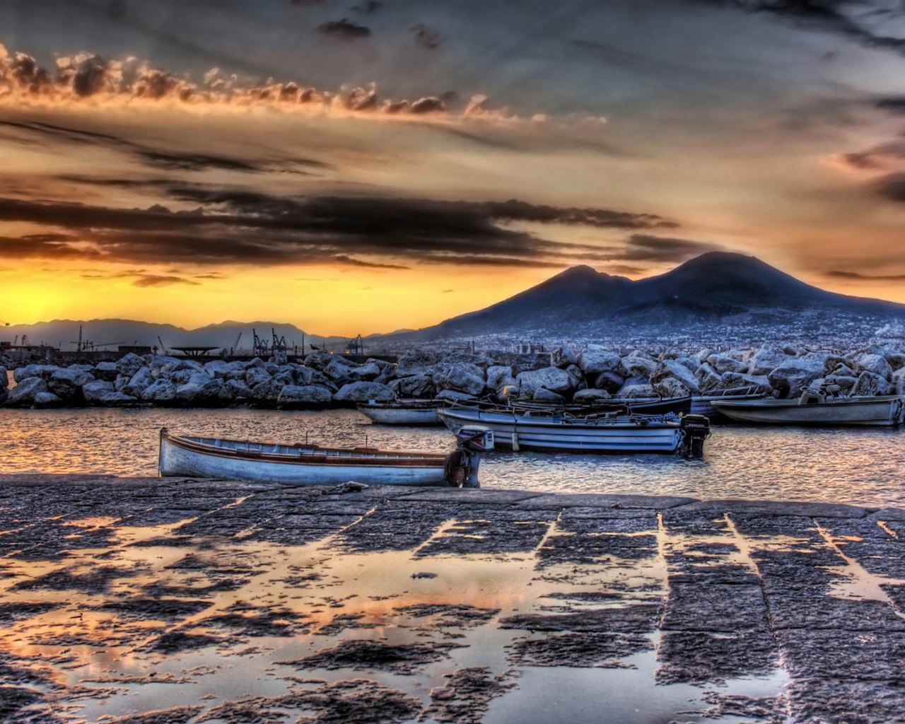 Закат на лодочном причале