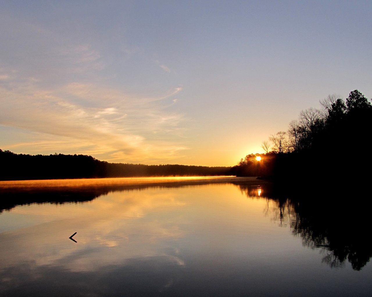 Закат над рекой