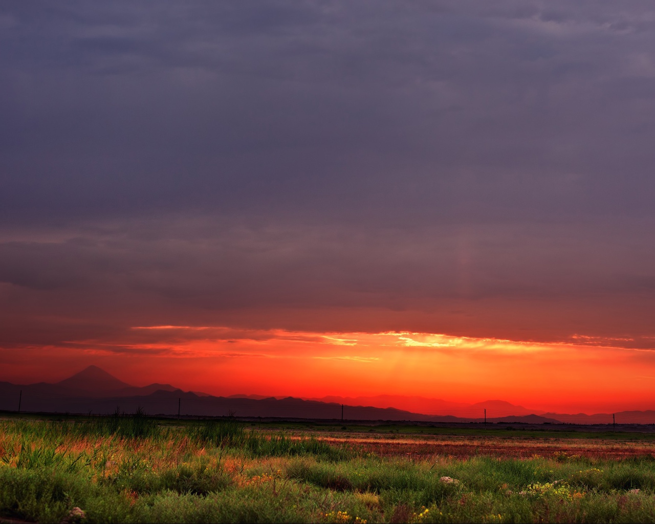 Красный закат в Иране
