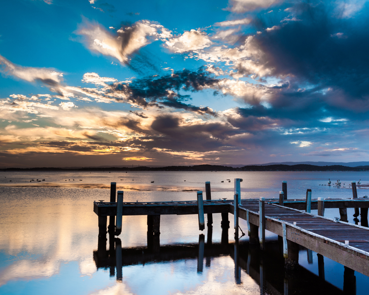 Пирс на озере