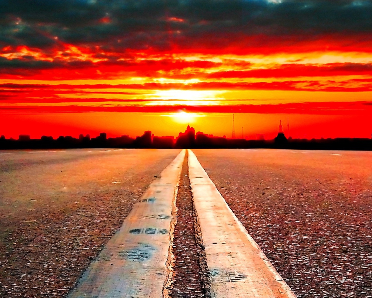 Линия разметки на дороге