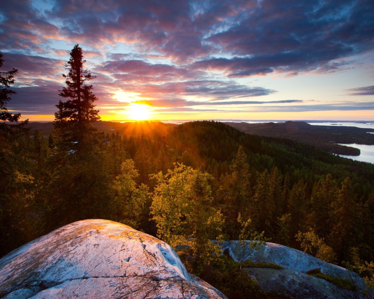 Закат на скале