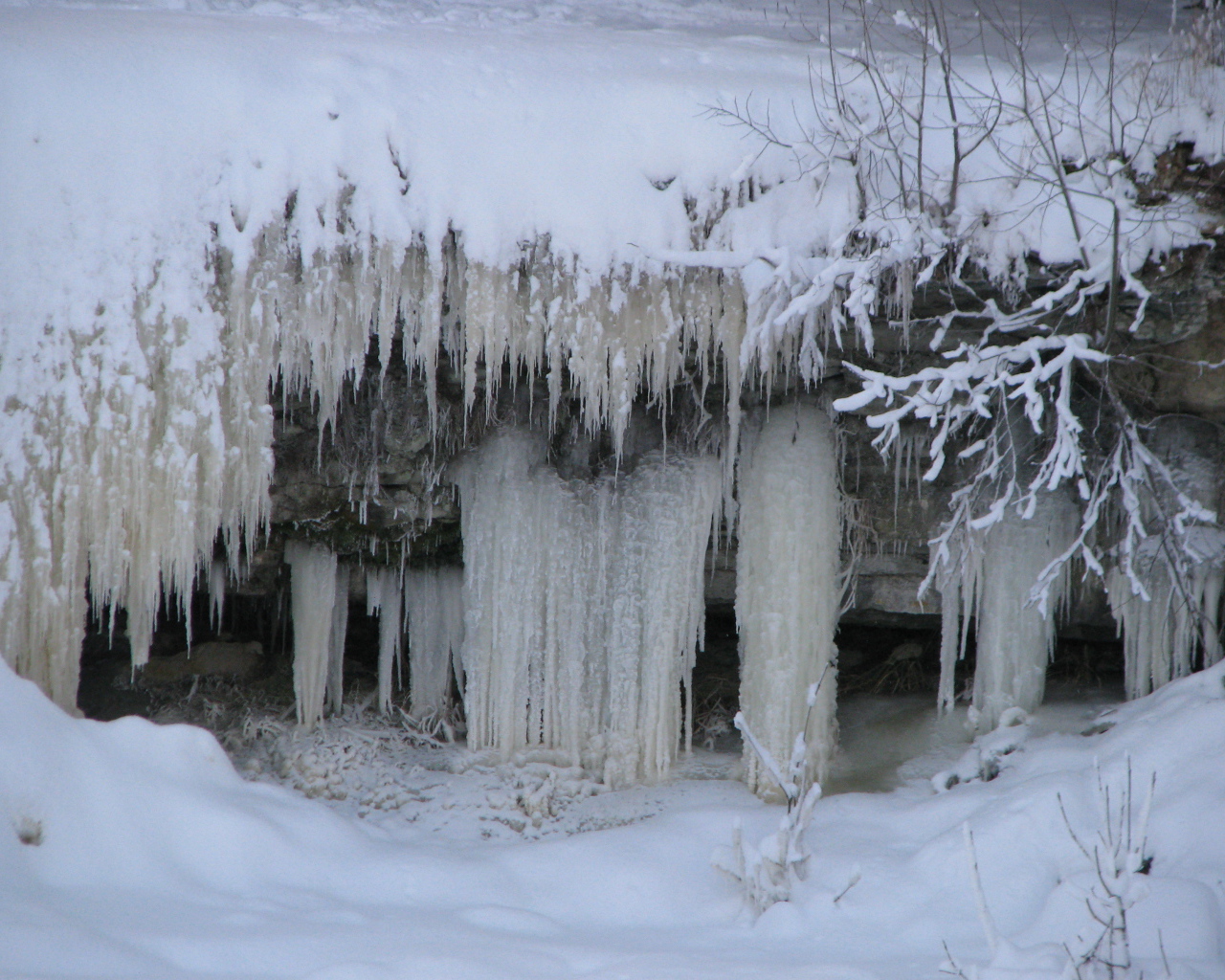 Замерзший водопад в Эстонии