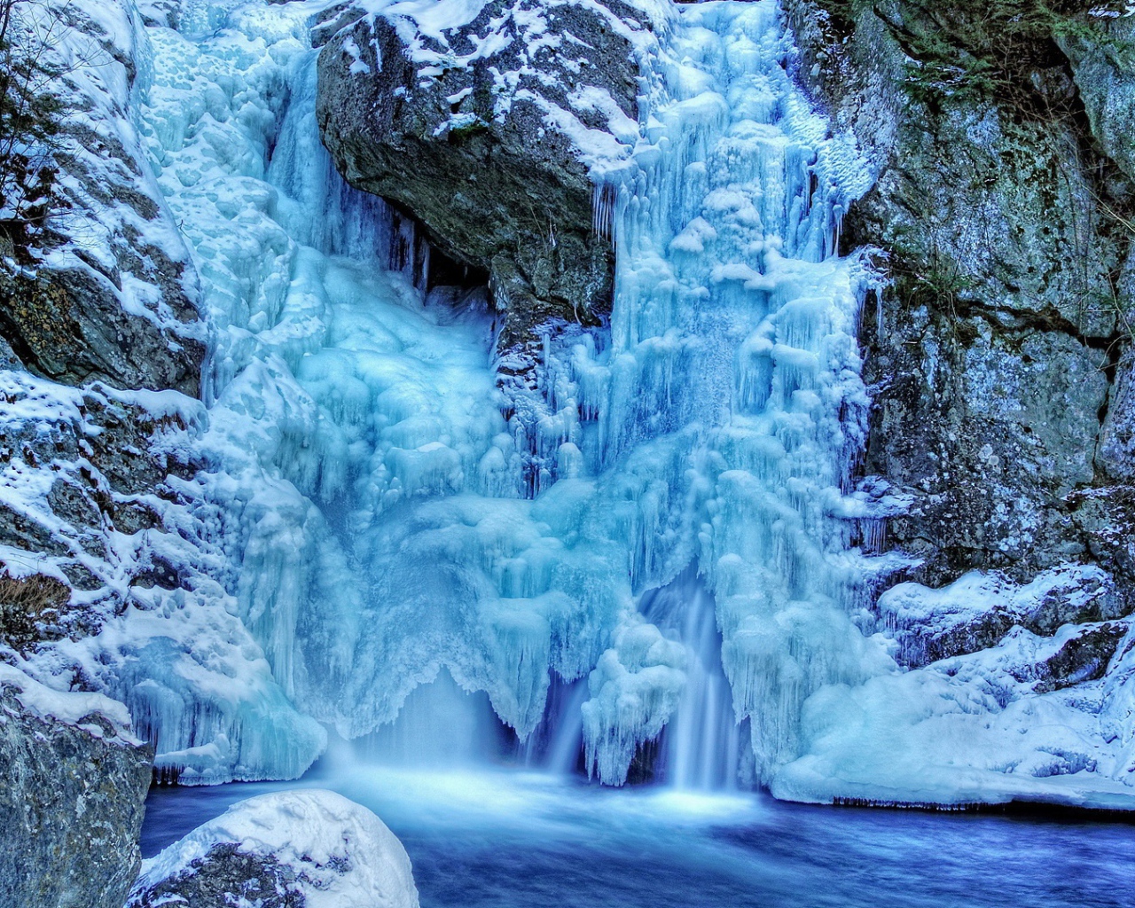 Замерзший водопад в Германии