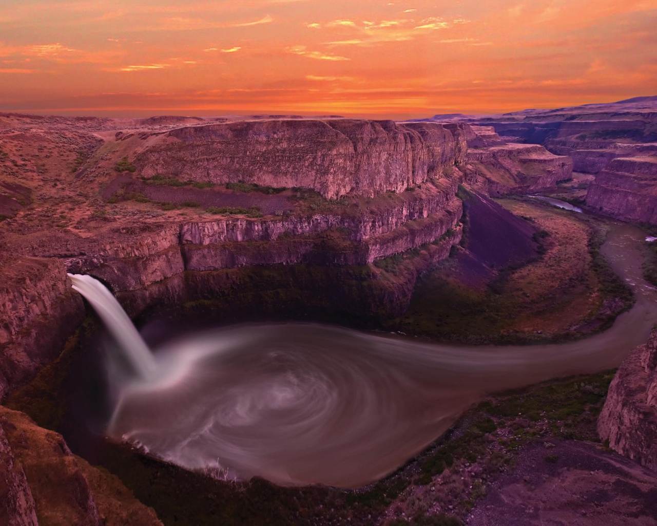 Водопад в США