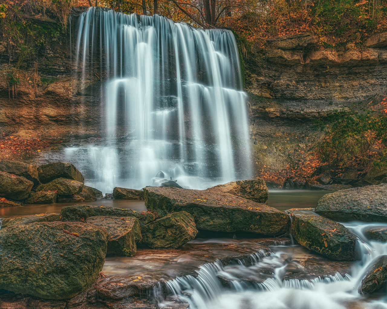 Завораживающая красота водопада