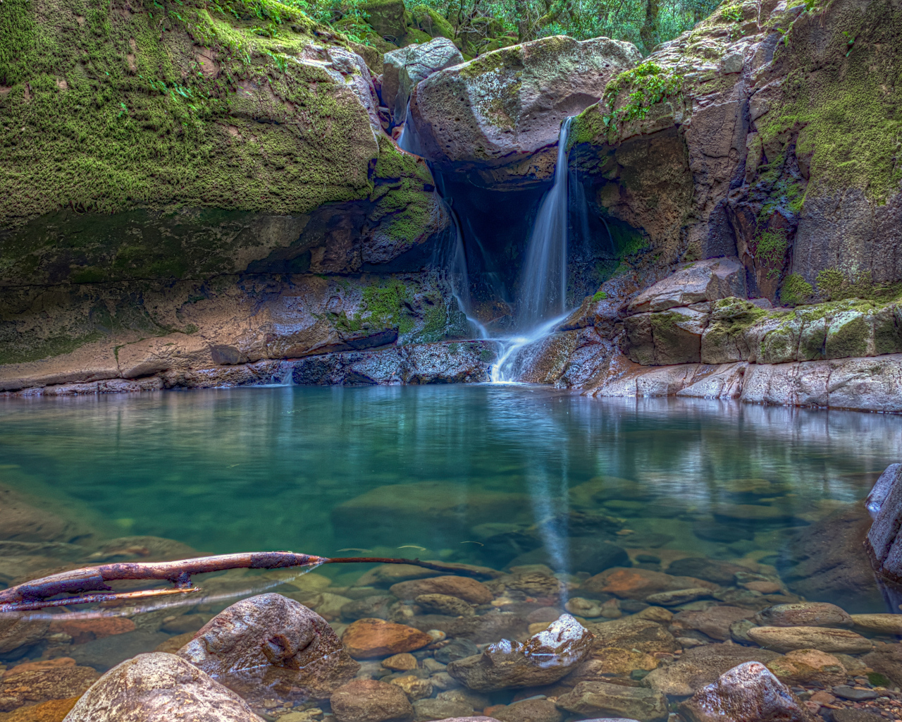 Водопад в Калифорнии, США