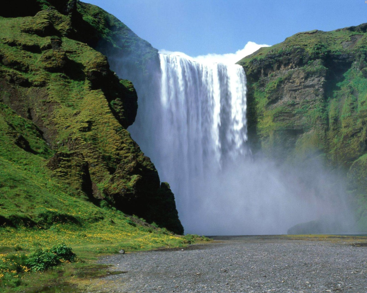 Водопад в Исландии