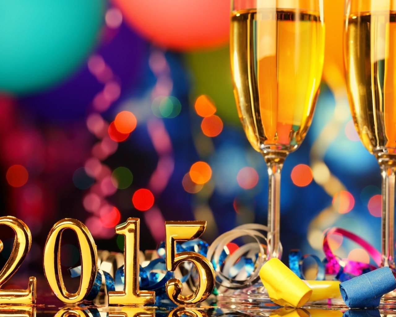 Бокалы шампанского на Новый Год 2015