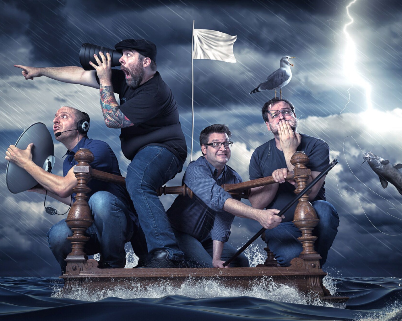 Мужики на спасательном плоту